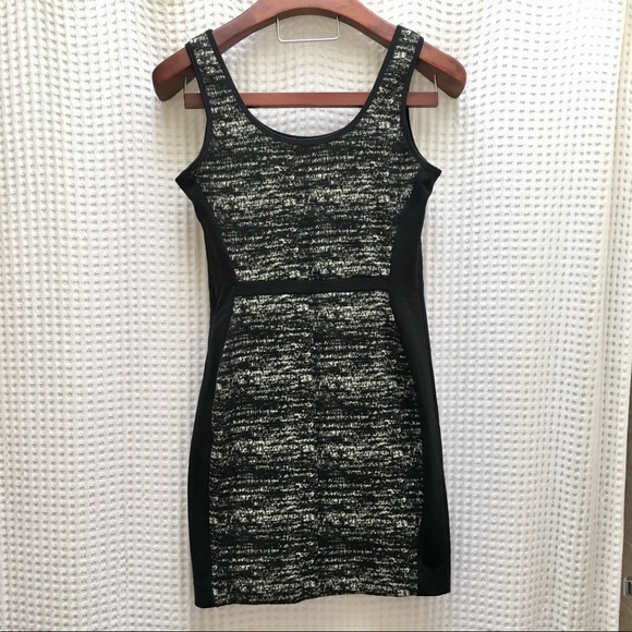 LIKE NEW Banana Republic bodycon dress - Picture 2 of 2